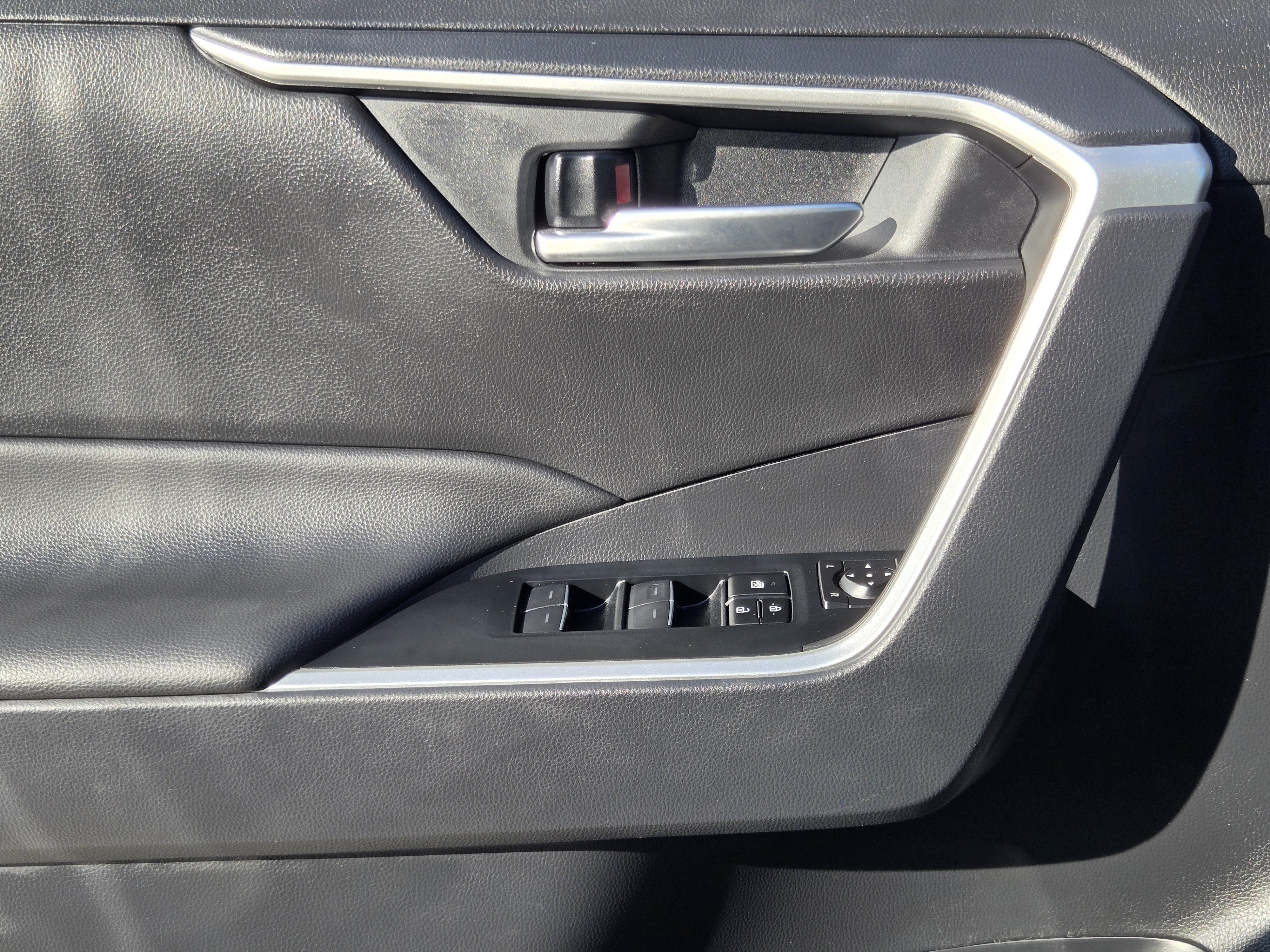 Used 2024 Toyota RAV4 XLE w/ Convenience Package FWD image 24