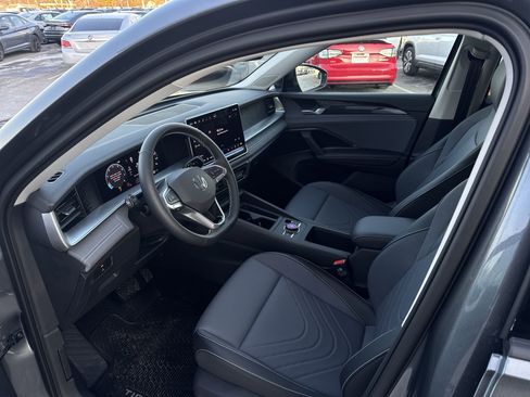 New 2026 Volkswagen Tiguan SE image 10