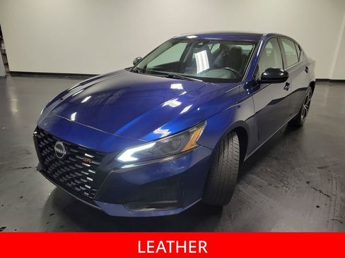 Used 2023 Nissan Altima 2.5 SR AWD/4WD image 4