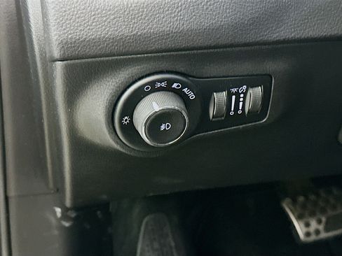 Used 2018 Jeep Compass Latitude image 16