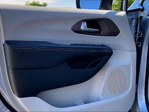 Used 2023 Chrysler Voyager LX image 22