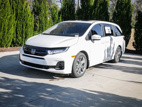 New 2026 Honda Odyssey Touring image 5