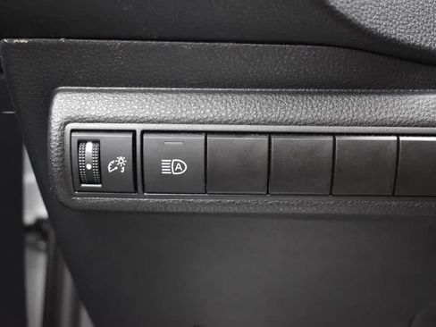 Used 2025 Toyota Corolla LE image 21