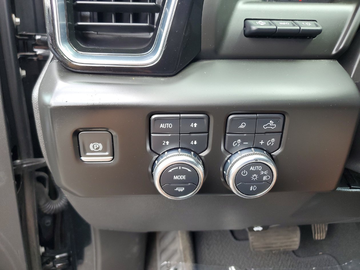 Used 2023 GMC Sierra 1500 Denali w/ Denali Reserve Package AWD/4WD image 30