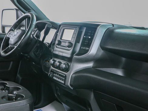 Used 2024 RAM 2500 Tradesman w/ Chrome Appearance Group AWD/4WD image 27