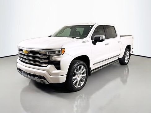Used 2025 Chevrolet Silverado 1500 High Country w/ High Country Premium Package AWD/4WD image 3