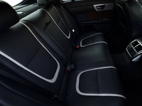 Used 2014 Jaguar XF 3.0 image 35