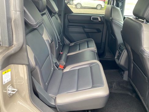 Used 2025 Ford Bronco Outer Banks w/ Sasquatch Package AWD/4WD image 26