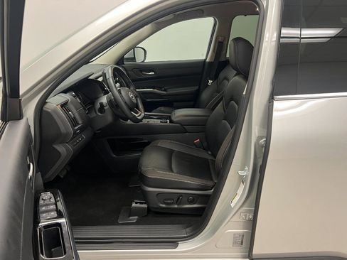 Used 2025 Nissan Pathfinder SL image 22