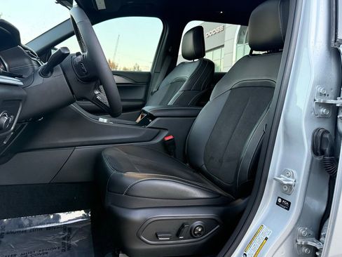 New 2025 Jeep Grand Cherokee L Altitude image 2