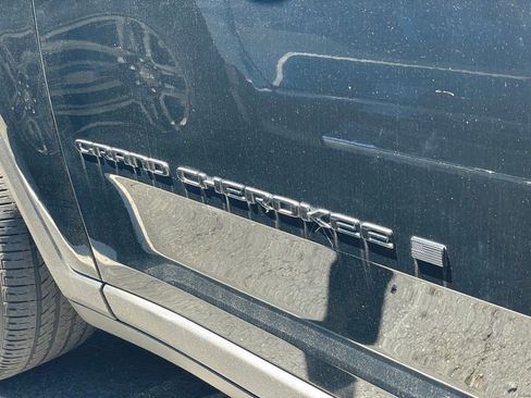 Used 2023 Jeep Grand Cherokee Altitude AWD/4WD image 26