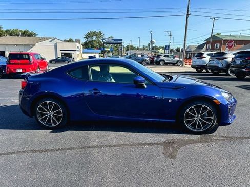 Used 2019 Toyota 86 RWD image 9