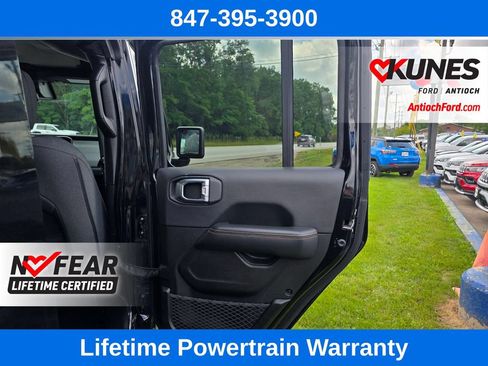 Used 2025 Jeep Wrangler Unlimited Sahara AWD/4WD image 27