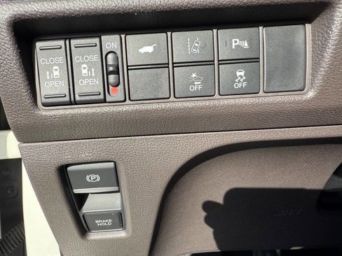 Used 2018 Honda Odyssey Touring image 27