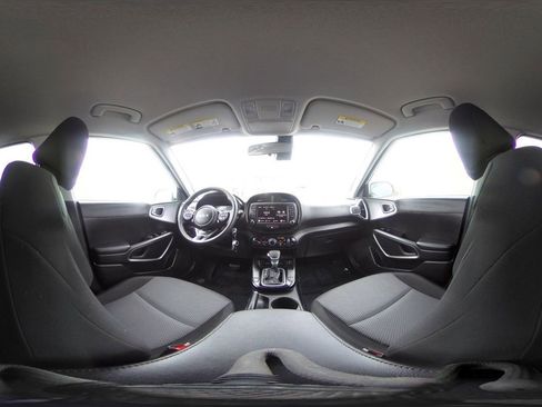 Used 2025 Kia Soul LX w/ LX Technology Package image 38