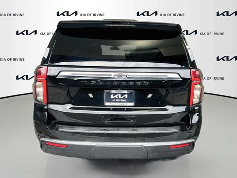 Used 2022 Chevrolet Suburban LT w/ Luxury Package RWD image 7