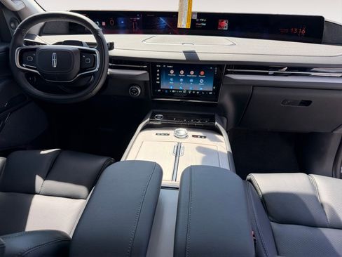 New 2026 Lincoln Navigator Reserve AWD/4WD image 10