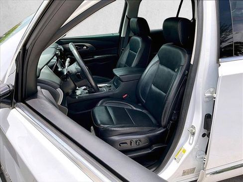 Used 2020 Chevrolet Traverse Premier FWD image 26