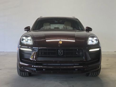 New 2026 Porsche Macan AWD/4WD image 8