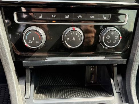 Used 2018 Volkswagen GTI SE image 23