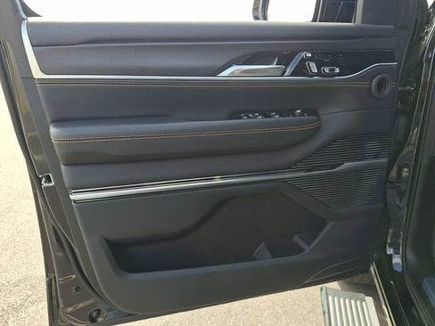 Used 2024 Jeep Grand Wagoneer Series III w/ Quick Order Packagew 28T AWD/4WD image 12