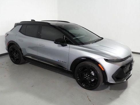 Used 2024 Chevrolet Equinox EV RS image 11