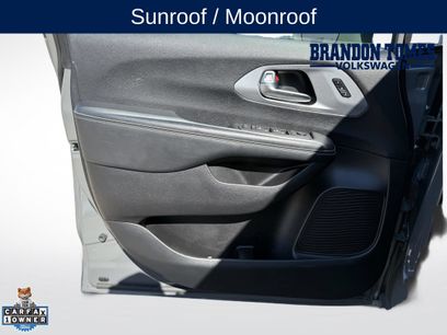 Used 2021 Chrysler Pacifica Touring-L w/ Uconnect Theater Family Group