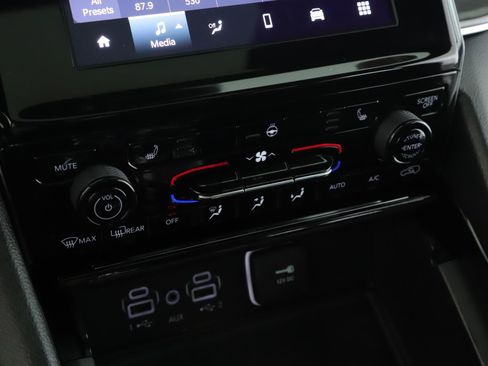 Used 2023 Jeep Grand Cherokee Altitude AWD/4WD image 15
