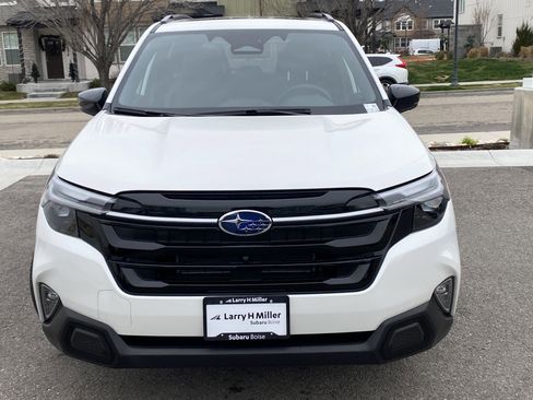 Used 2025 Subaru Forester Touring image 9