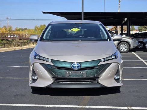 Used 2019 Toyota Prius Prime Advanced image 2