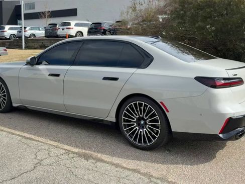 Used 2025 BMW 760i xDrive w/ Premium Package image 10