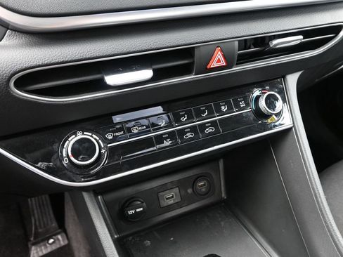 Certified 2023 Hyundai Sonata SE w/ Preferred Accessory Package image 19