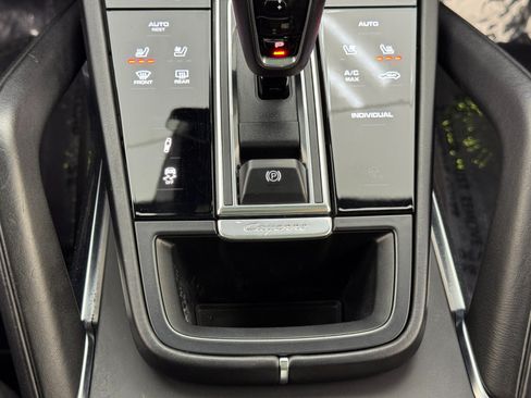 Used 2021 Porsche Cayenne Turbo S AWD/4WD image 34