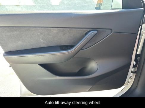 Used 2021 Tesla Model Y Long Range AWD/4WD image 26