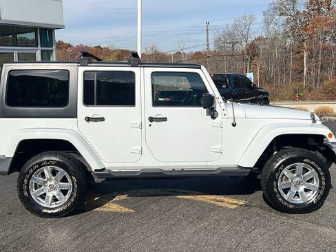 Used 2017 Jeep Wrangler Unlimited Sahara w/ Connectivity Group image 6
