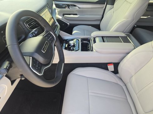 New 2026 Jeep Grand Wagoneer Limited AWD/4WD image 11