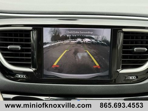 Used 2020 Chrysler Pacifica Touring-L image 21