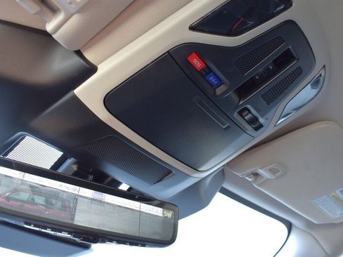Used 2024 Subaru Outback Touring AWD/4WD image 21