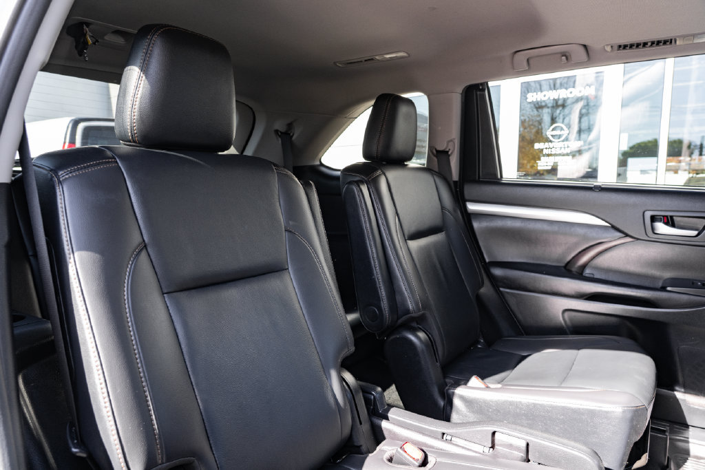 Used 2019 Toyota Highlander XLE AWD/4WD image 29