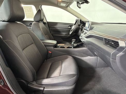 Used 2024 Nissan Altima 2.5 SV FWD image 29