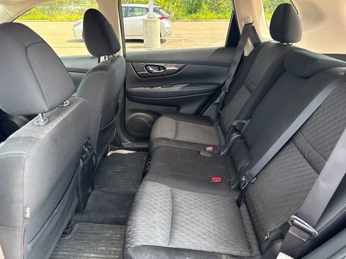 Certified 2019 Nissan Rogue SV w/ Sun & Sound Touring Package FWD image 11