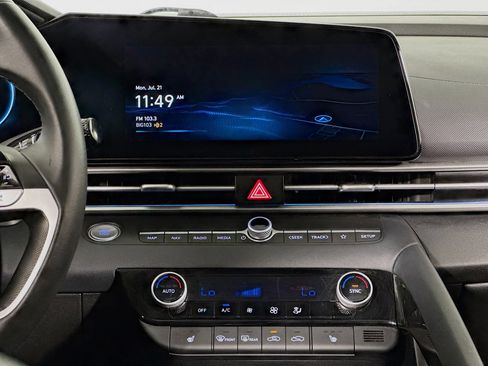Used 2023 Hyundai Elantra Limited image 27