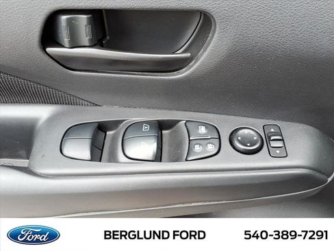 Used 2021 Nissan Kicks S FWD image 18