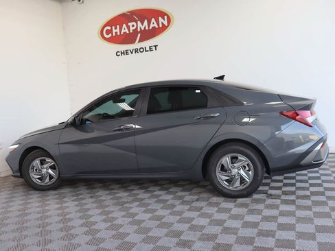 Used 2024 Hyundai Elantra SE FWD image 3