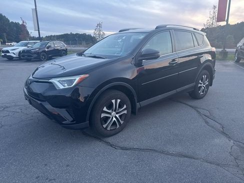 Used 2018 Toyota RAV4 LE image 2
