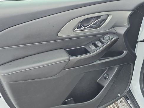 Certified 2023 Chevrolet Traverse LT w/ Rear Camera Mirror Package image 23