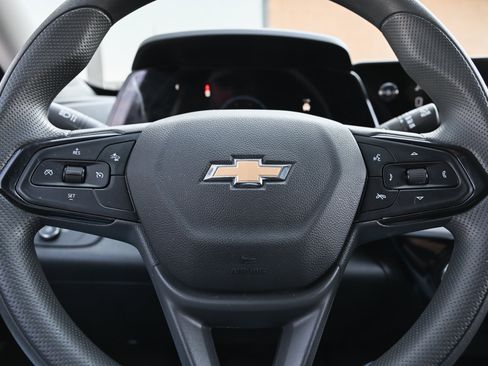 Used 2025 Chevrolet Trax LT image 22