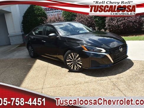 Used 2024 Nissan Altima 2.5 SV FWD image 1
