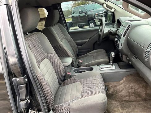 Used 2015 Nissan Frontier SV image 7