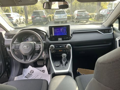 Used 2025 Toyota RAV4 LE image 31